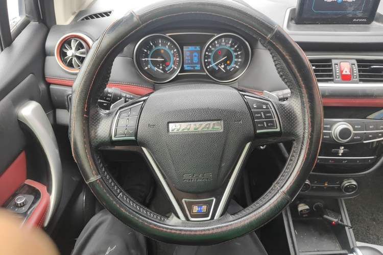 Used Haval H1 2016 Revised Version Blue Badge 1.5L AMT Luxury Edition Steering Wheel