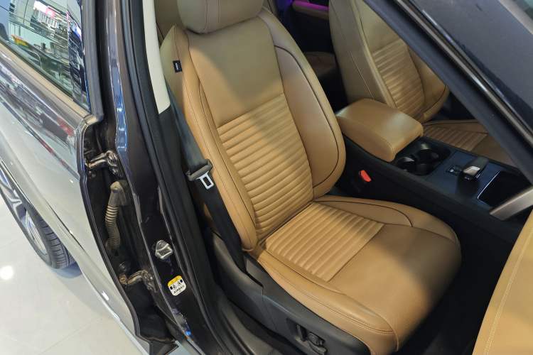 Used Land Rover Discovery Sport 2024 Luxury Custom Edition
