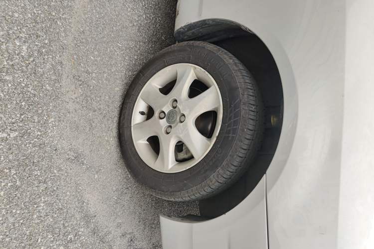 Used Toyota Corolla EX 2013 1.6L Automatic Excellence Edition Right Front Wheel Hub