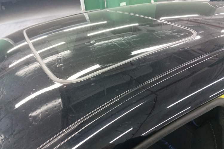 Used Toyota C-HR 2018 2.0L Luxury Sunroof Version China V Emission Standard Roof