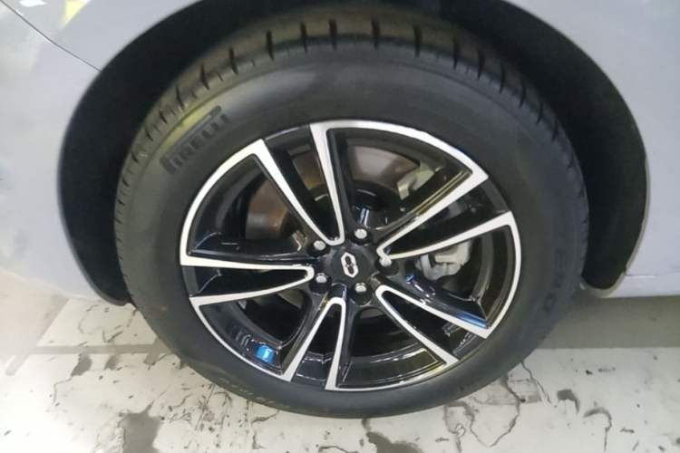 Used Hima AITO M5 2025 All-Electric Ultra Rear-Wheel-Drive Version Left Front Wheel Hub
