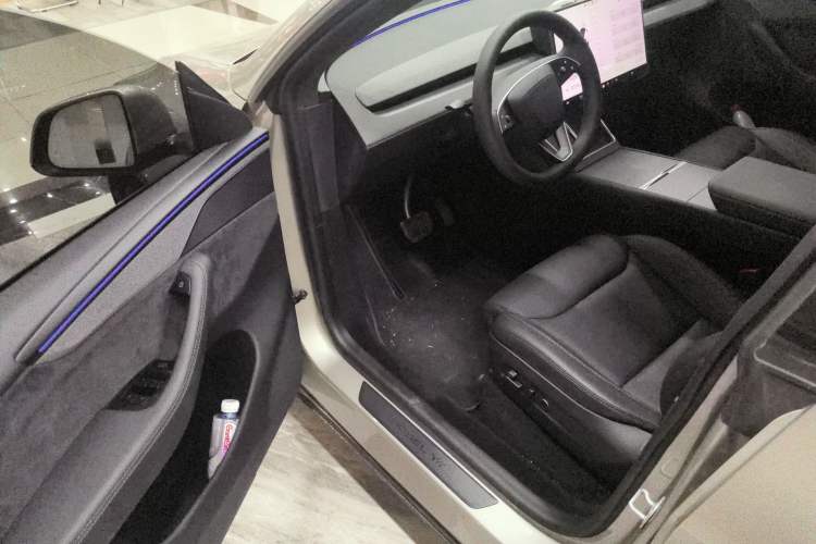 Used Tesla Model Y L 2025 Model Long-Range All-Wheel-Drive Version