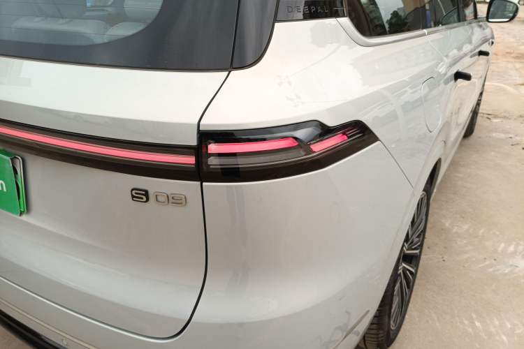 Used Deepal S09 2025 Rear-Drive Ultra+ Right Rear Taillight