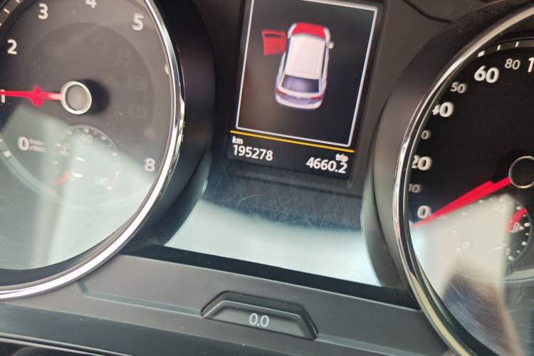 Used Volkswagen Tiguan L 2017 330TSI Automatic Two-Wheel Drive Luxury Edition Odometer Close Up