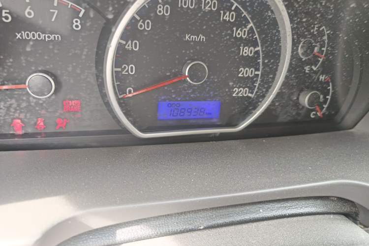 Used Hyundai Celesta 2010 1.6L MT GL Odometer Close Up