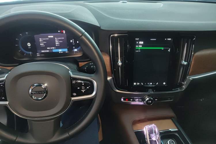 Used Volvo S90 2025 B5 Zhiyi Luxury Edition
