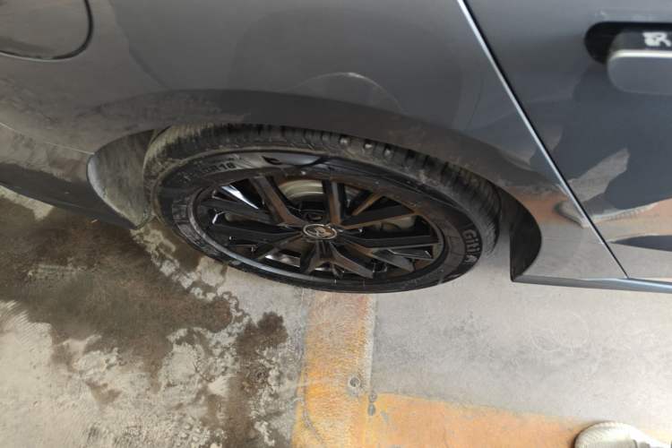 Used BYD Han 2025 DM-i 125KM Elite Model Right Rear Wheel Hub