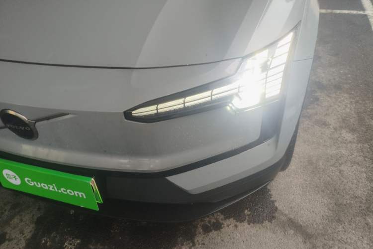 Used Volvo EX30 2025 Rear-Drive Long-Range Version Ultra