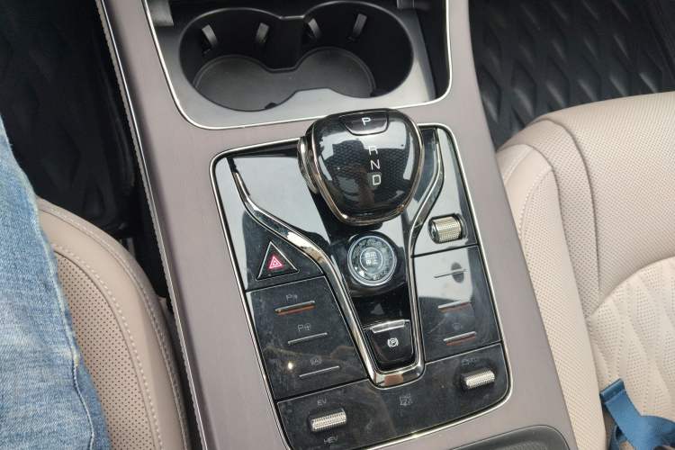 Used BYD Han 2025 DM-i Intelligent Driving Edition 125KM LiDAR Flagship Model
