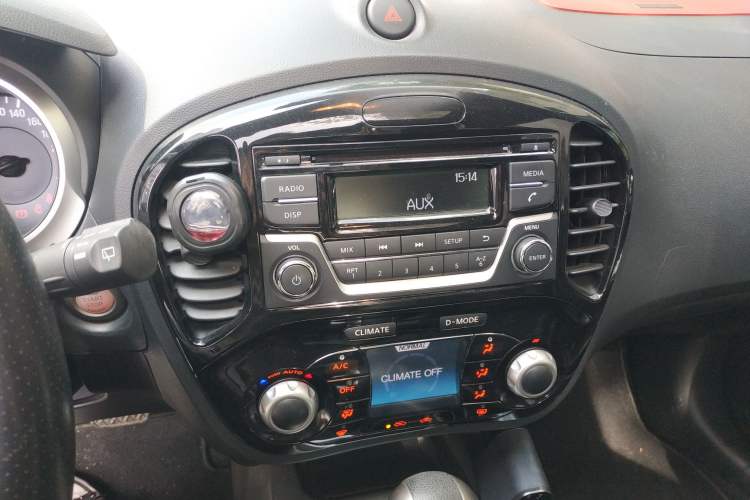 Used Infiniti ESQ 2014 1.6L Spontaneous Edition Audio And AC Panel