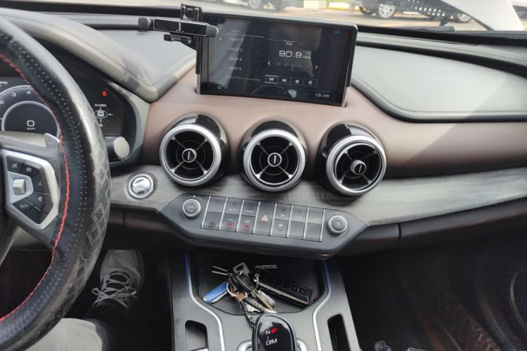 Used Wey VV7 2019 Upgraded Model 2.0T Ultra-Luxury Version China VI Standard
