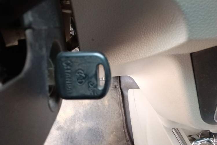 Used Sunlong DST 5 2021 All-Electric Van with 41.86 kWh Vehicle Key