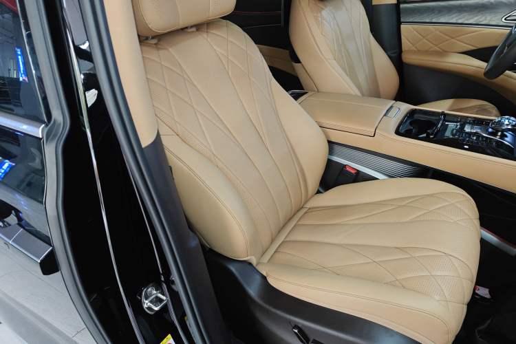 Used Denza D9 2025 DM-i Intelligent Drive 1020 Four-Wheel Drive Prestige Model