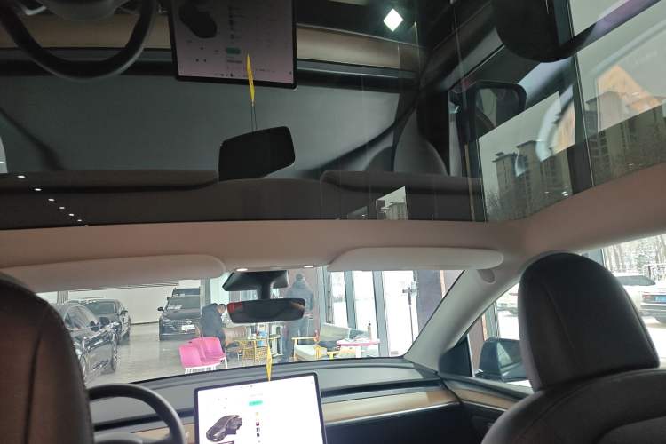 Used Tesla Model Y 2021 Long-Range All-Wheel-Drive Version
