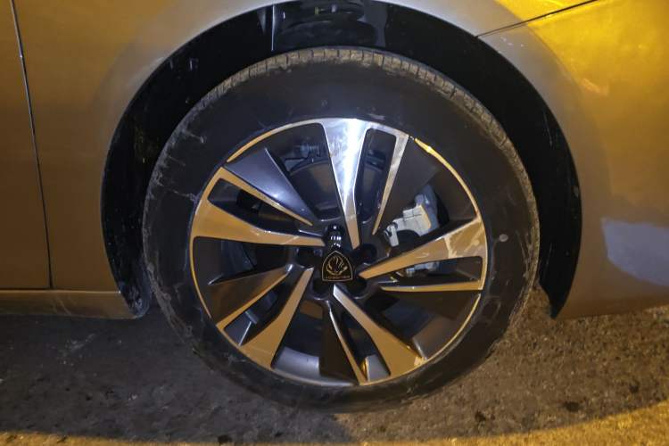 Used Peugeot 408 2022 1.6T Light-Chasing Edition Right Front Wheel Hub