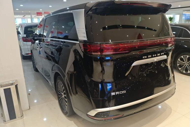 Used Denza D9 2024 DM-i 1050 Luxury Model

