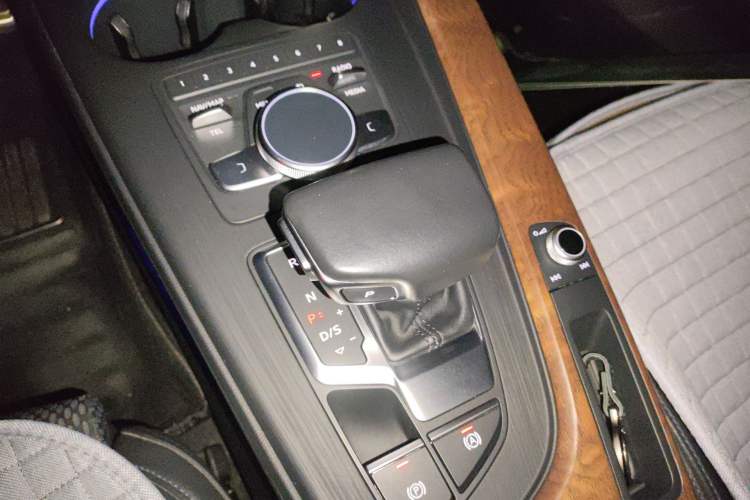 Used Audi A4L 2018 30th Anniversary Edition 40 TFSI Sport Edition Gear Lever