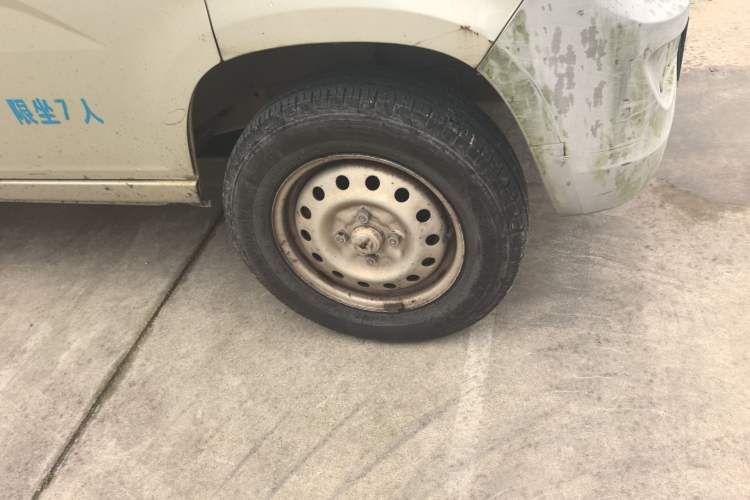 Used Wuling Zhiguang 2015 1.2L Practical LS-I Model Right Front Wheel Hub