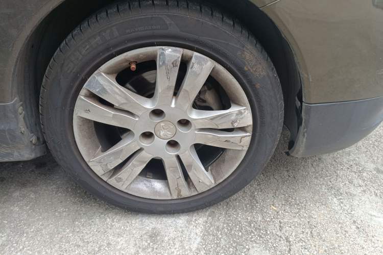 Used Peugeot 3008 2013 1.6THP Automatic Prestige Edition Right Front Wheel Hub