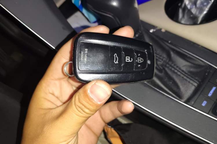 Used Toyota Avalon 2019 Dual-Engine 2.5L Luxury Edition China VI Standard Vehicle Key