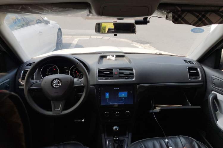 Used Skoda Yeti 2017 TSI280 DSG Advanced Edition Center Console