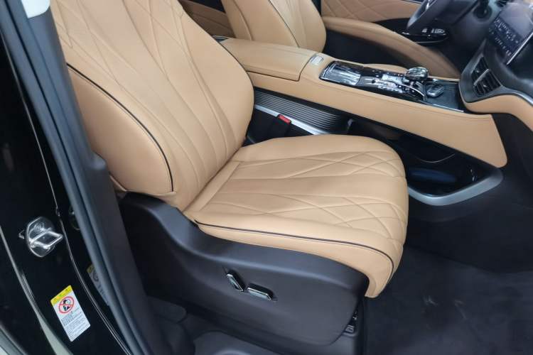 Used Denza D9 2024 DM-i 970 Luxury Model
