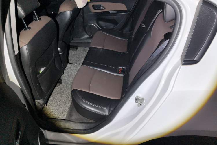 Used Chevrolet Cruze 2013 Hatchback 1.6L Manual Luxury Model