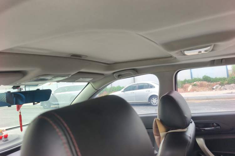 Used CHANGAN CS35 2014 1.6L Automatic Luxury Navigation Model China IV Standard
