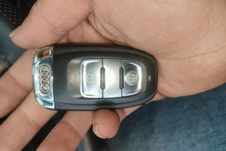 Used Audi A4L 2012 2.0 TFSI automatic standard version