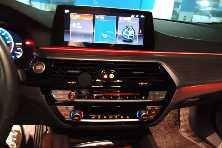 Used BMW 5 Series New Energy 2019 530Le Luxury Package Audio And AC Panel