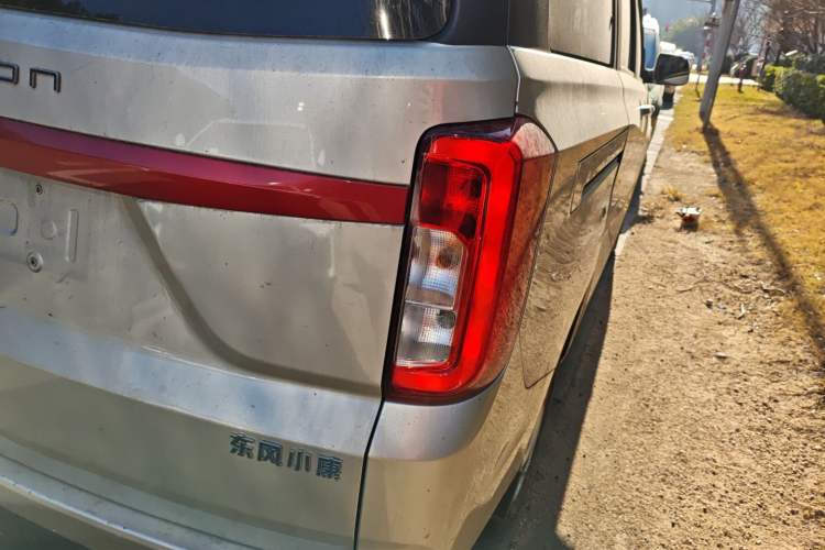 Used Dongfeng Fengon 380 2022 1.5L Standard Edition 7-Seater Passenger Vehicle