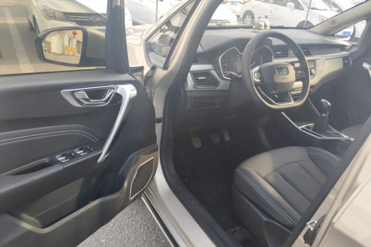 Used Geely Auto Vision X3 2019 Upgraded Model 1.5L Manual Elite Version
