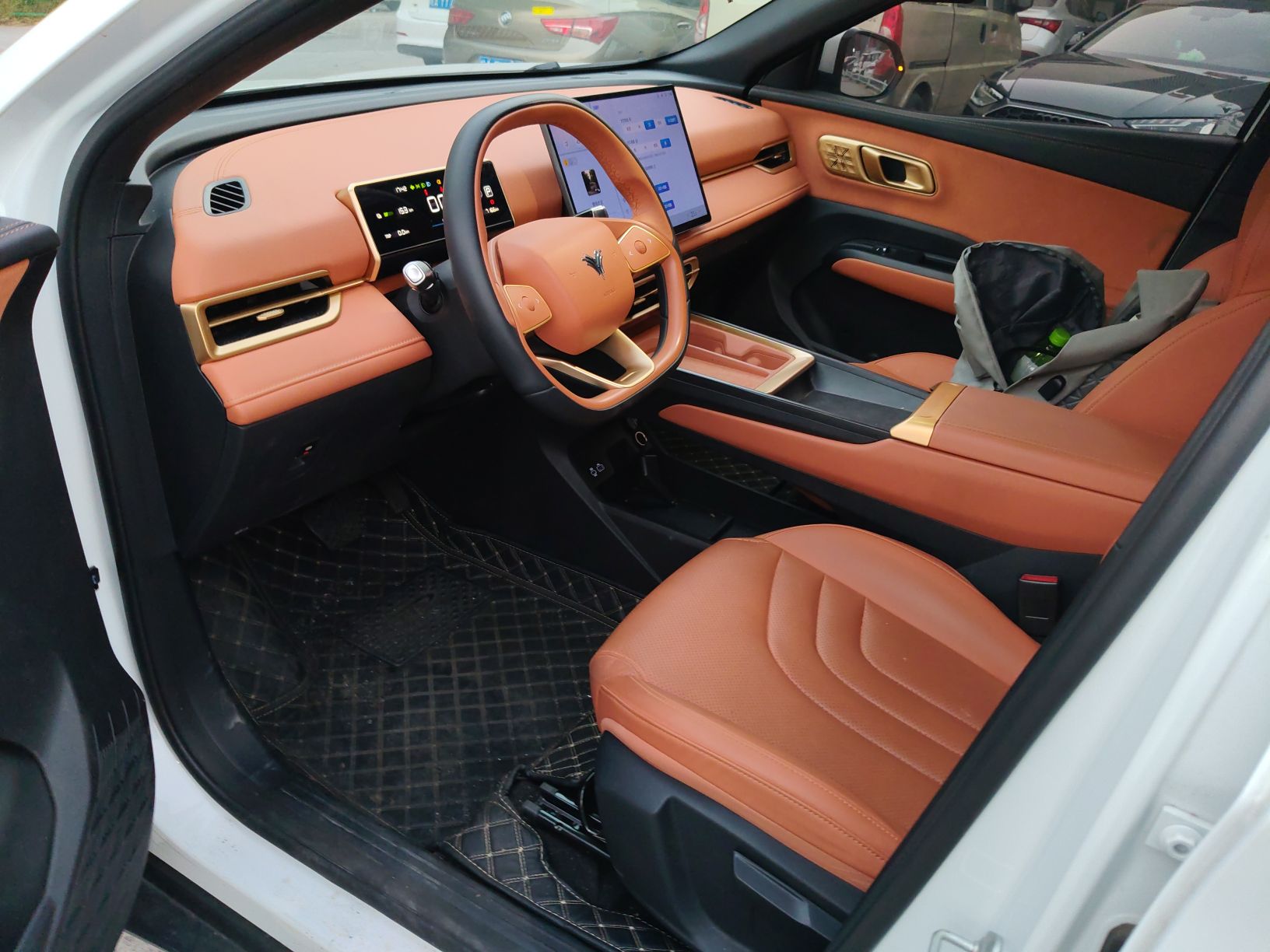 المقاعد الأمامية داخل السيارة