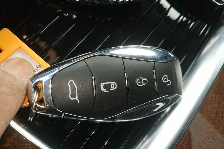 Used Hongqi HQ9 PHEV 2024 2.0T Four-Wheel Drive Luxury Edition Vehicle Key