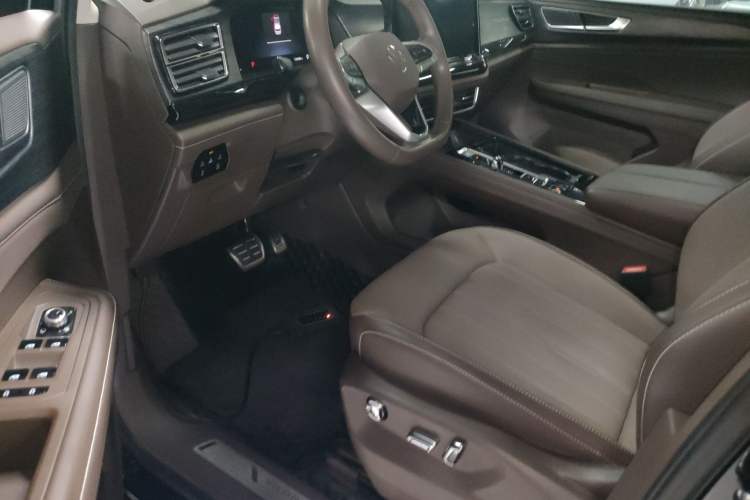 Used Volkswagen Viloran 2022 380TSI Luxury Edition Driver Seat