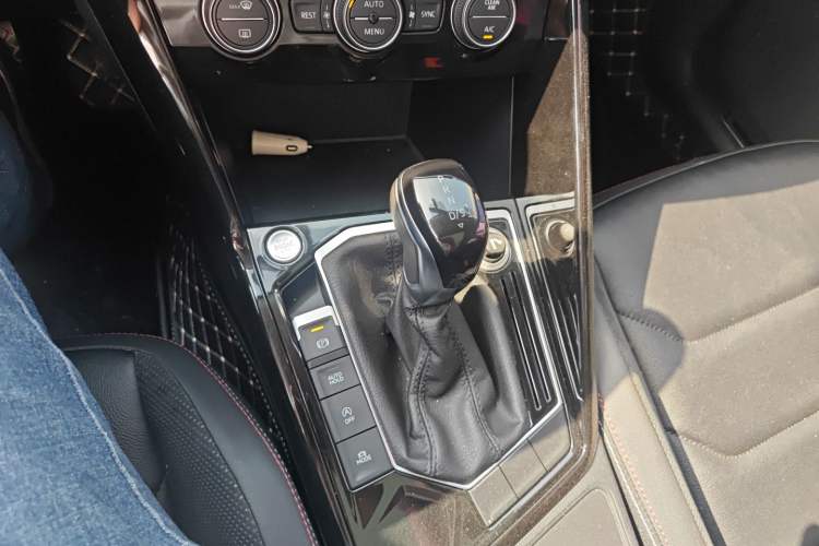 Used Volkswagen Tayron 2019 330TSI Two-Wheel-Drive Luxury Version China V Emission Standard Gear Lever