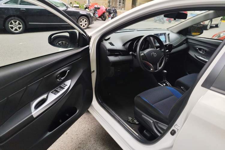 Used Toyota YARiS L Zhi Xuan 2016 Revised Version 1.5G CVT with Dynamic Sunroof
