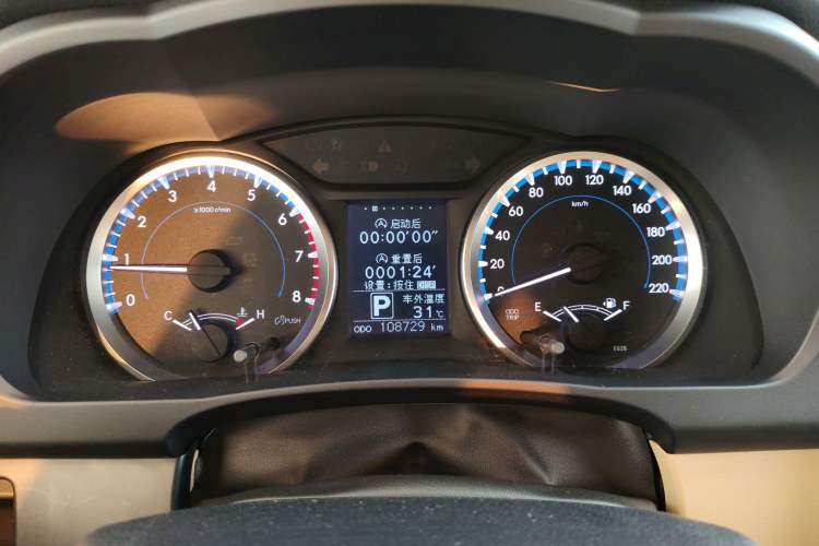 Used Toyota Highlander 2018 2.0T Two-Wheel Drive Elite Edition 7 Seats China VI Standard Instrument Cluster