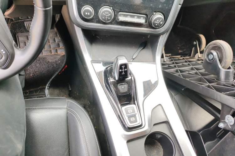 Used Lynk & Co 01 2017 2.0T Two-Wheel-Drive Version Gear Lever