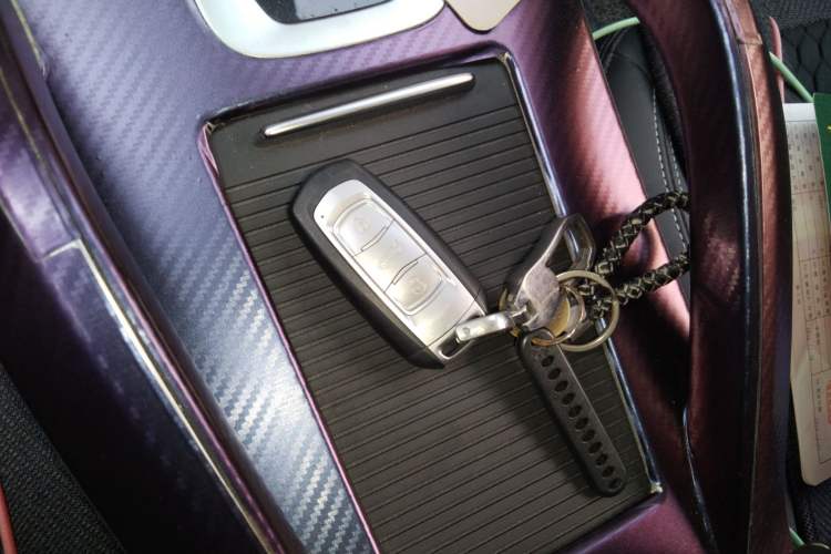 Used Geely Auto Emgrand X7 Sport 2020 1.8TD DCT Two-Wheel Drive Smart Connect 4G-Enabled Version
