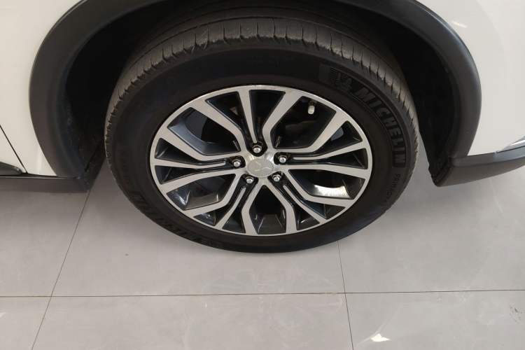 Used Mitsubishi Outlander 2016 2.4L 4x4 Elite Edition 7-Seater Right Front Wheel Hub