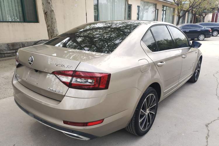 Used Skoda Octavia 2018 TSI280 DSG Flagship Edition Rear Right 45 Deg