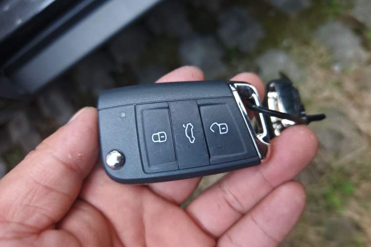 Used Volkswagen T-ROC 2025 Facelifted 300TSI DSG Two-Wheel-Drive Starlight Edition