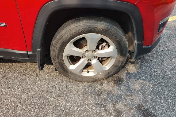 Used Jeep Compass 2020 220T Automatic Elite Edition Right Front Wheel Hub