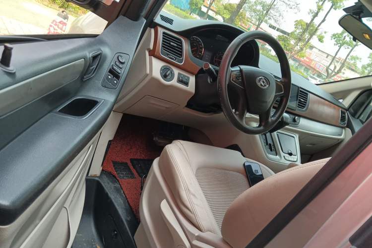 Used SAIC MAXUS G10 2016 2.0T Automatic Elite Edition Driver Seat