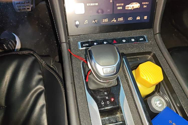 Used Hongqi H5 2024 1.5T DCT Smart Connect Flagship Edition Gear Lever