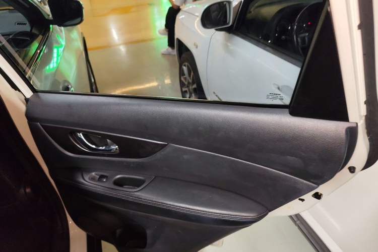 Used Nissan X-Trail 2016 2.0L CVT Smart Enjoyment Version 4WD
