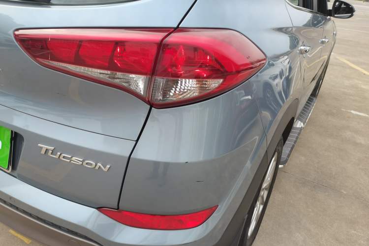 Used Hyundai Tucson 2015 1.6T Dual-Clutch Two-Wheel-Drive Smart Model Exterior 3