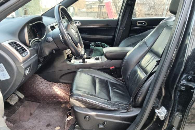 Used Jeep Grand Cherokee 2014 3.0L Comfort Navigation Edition Left Front Seat