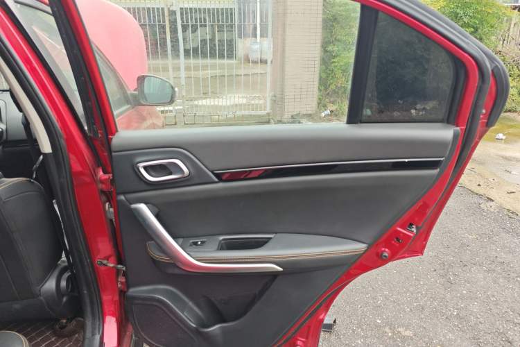 Used Dongfeng Aeolus AX4 2017 1.6L DCT Trendy Style
